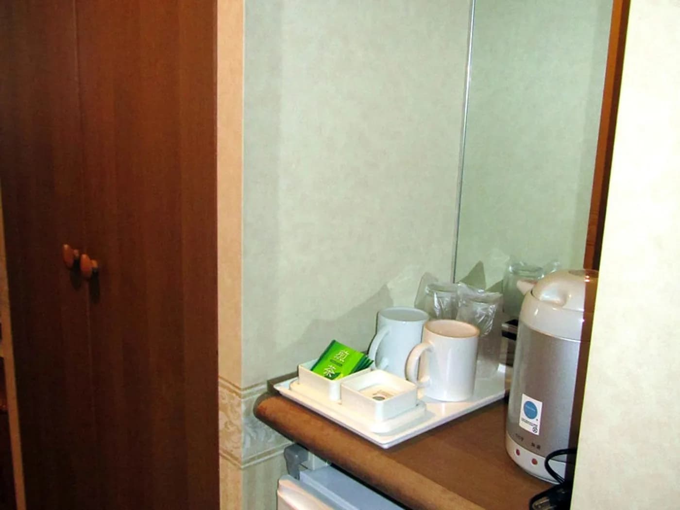 Nến thơm đặt trong phòng khách sạn